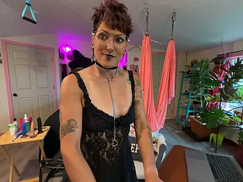 kinkycanner online show from April 11, 2026, 11:09 pm