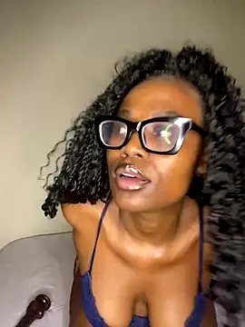 Moonzy77 online show from October 7, 2025, 9:12 pm