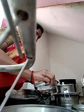 LUCKY cut online show from March 31, 2026, 4:13 am