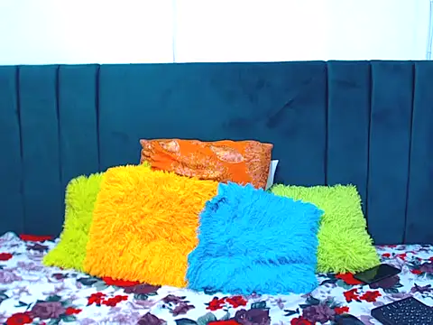 Snapshot of SweetSlenderChoc chatting on February 2, 2026, 4:27 pm SweetSlenderChoc online show from February 2, 2026, 4:27 pm