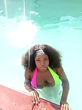 Snapshot of SweetSlenderChoc chatting on February 4, 2026, 2:23 pm SweetSlenderChoc online show from February 4, 2026, 2:23 pm