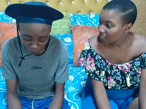 Snapshot of SweetSlenderChoc chatting on February 15, 2026, 7:32 pm SweetSlenderChoc online show from February 15, 2026, 7:32 pm