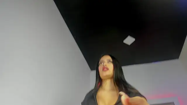 Miss  pretty online show from December 16, 2025, 3:33 am