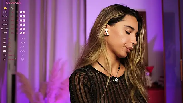 Snapshot of ItalianGirl chatting on September 17, 2025, 6:53 pm ItalianGirl online show from September 17, 2025, 6:53 pm