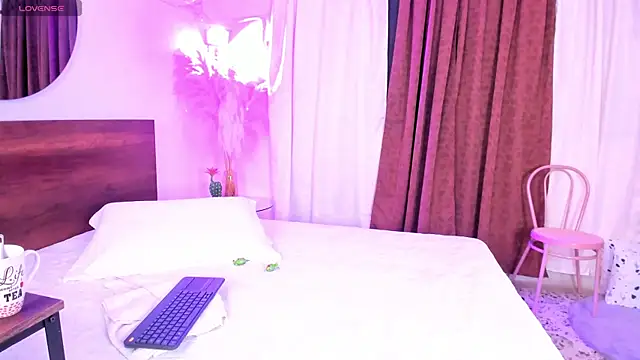 ViolettGomez 93 online show from May 21, 2026, 9:00 pm