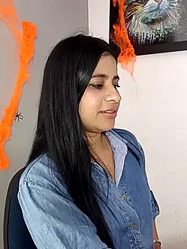 Snapshot of ValerieLove_ chatting on November 1, 2025, 8:11 pm ValerieLove online show from November 1, 2025, 8:11 pm