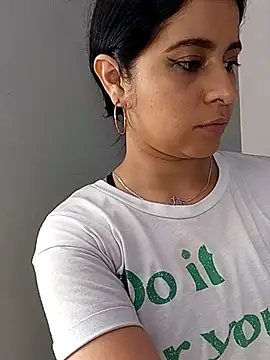 Snapshot of ValerieLove_ chatting on November 2, 2025, 7:27 pm ValerieLove online show from November 2, 2025, 7:27 pm