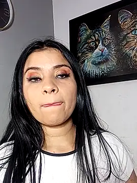 Snapshot of ValerieLove_ chatting on November 6, 2025, 7:48 pm ValerieLove online show from November 6, 2025, 7:48 pm