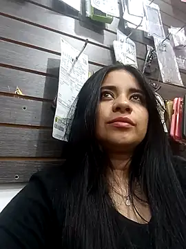 Snapshot of ValerieLove_ chatting on January 14, 2026, 8:25 pm ValerieLove online show from January 14, 2026, 8:25 pm