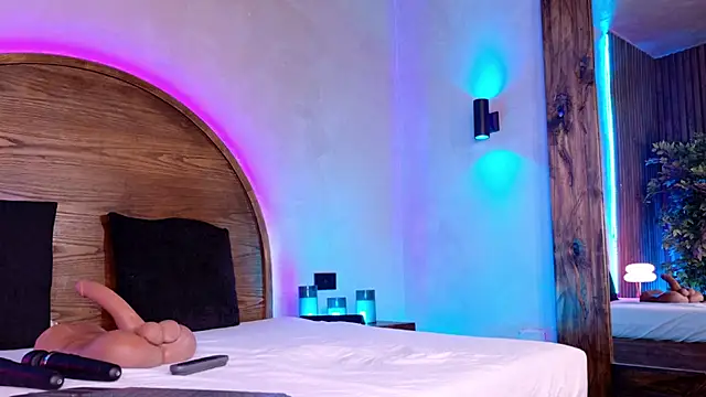 Meganreed  online show from February 5, 2026, 4:11 pm