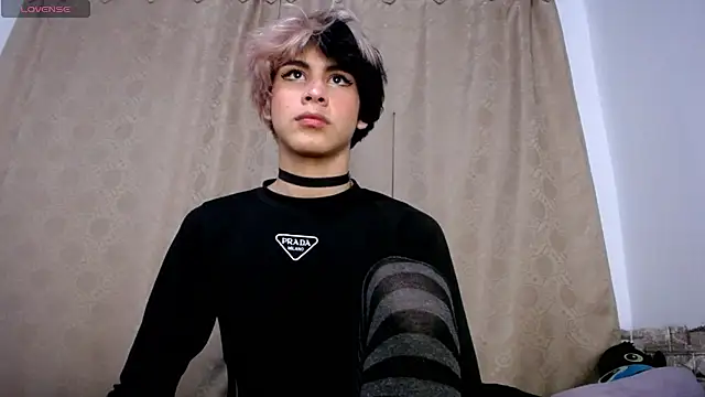 DaraKat18 online show from April 21, 2026, 2:51 am