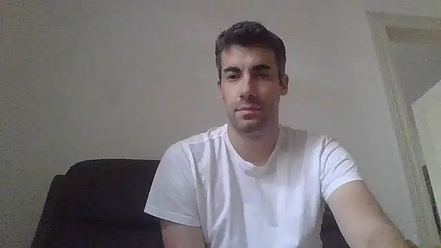 JulioIsHere4you online show from October 4, 2025, 9:29 am