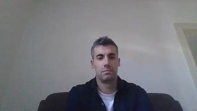 JulioIsHere4you online show from October 11, 2025, 12:36 pm