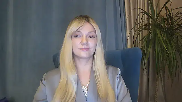 Snapshot of Zurelis chatting on November 6, 2025, 1:45 pm Zurelis online show from November 6, 2025, 1:45 pm