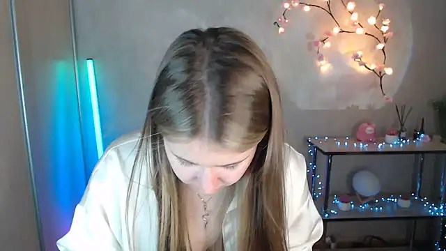 Snapshot of Milka_kamila chatting on July 15, 2026, 12:21 pm Milka kamila online show from July 15, 2026, 12:21 pm