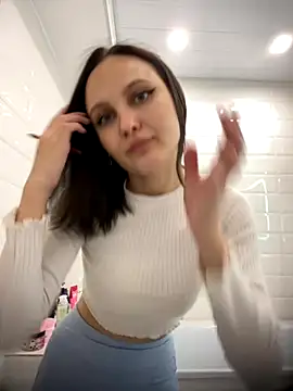 Snapshot of Apple_Brandy chatting on September 9, 2025, 11:10 am Apple Brandy online show from September 9, 2025, 11:10 am