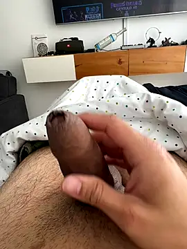 andres52720 online show from September 24, 2025, 6:44 pm