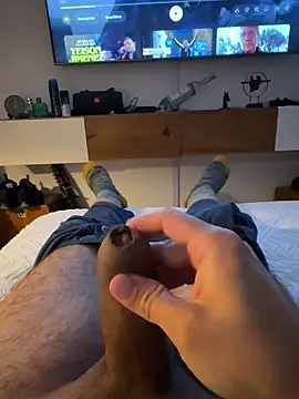 andres52720 online show from February 5, 2026, 2:05 am