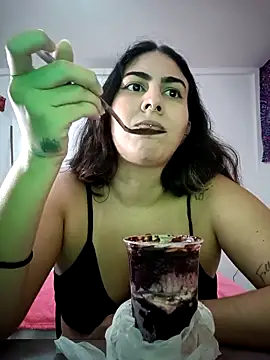 ApenasLys online show from November 3, 2025, 11:15 pm