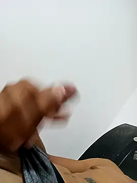 Snapshot of Brayan51_- chatting on September 24, 2025, 3:43 am Brayan51 - online show from September 24, 2025, 3:43 am