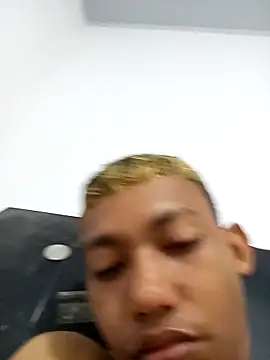 Snapshot of Brayan51_- chatting on October 11, 2025, 4:33 am Brayan51 - online show from October 11, 2025, 4:33 am