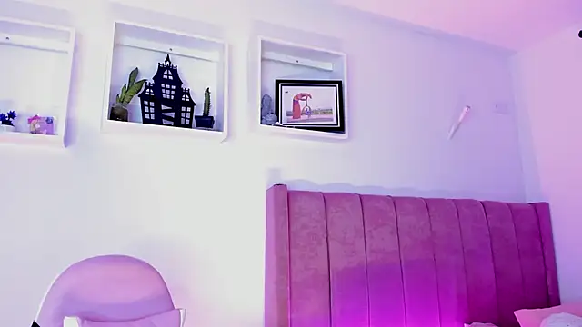 AliceThundeer online show from October 16, 2025, 4:02 am