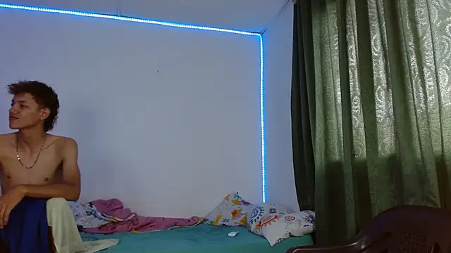 Snapshot of Lucy_y_Jacob chatting on September 17, 2025, 4:52 pm Lucy y Jacob online show from September 17, 2025, 4:52 pm