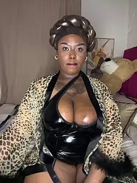 Snapshot of QUEEN_NOBUHLE_777 chatting on June 1, 2026, 10:33 pm QUEEN NOBUHLE 777 online show from June 1, 2026, 10:33 pm