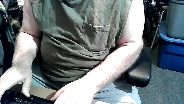 Snapshot of georgew62 chatting on October 1, 2025, 4:29 am georgew62 online show from October 1, 2025, 4:29 am