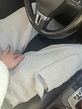 MiriandZacki online show from December 19, 2025, 10:44 am