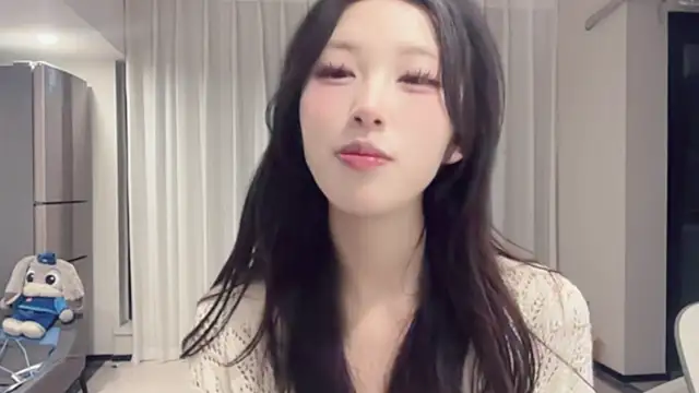 Snapshot of ZhaoZhao-ZM chatting on September 12, 2025, 2:06 pm ZhaoZhao-ZM online show from September 12, 2025, 2:06 pm