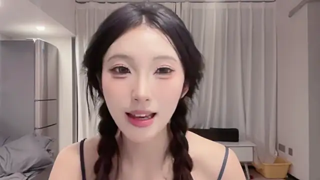 Snapshot of ZhaoZhao-ZM chatting on September 26, 2025, 1:04 pm ZhaoZhao-ZM online show from September 26, 2025, 1:04 pm