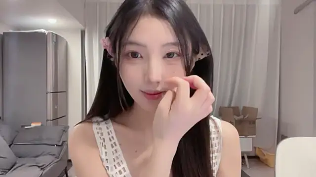 Snapshot of ZhaoZhao-ZM chatting on October 8, 2025, 12:14 pm ZhaoZhao-ZM online show from October 8, 2025, 12:14 pm