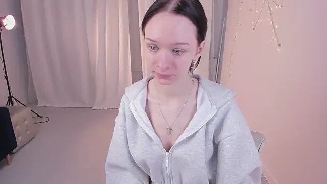 daily glam online show from November 27, 2025, 12:40 pm