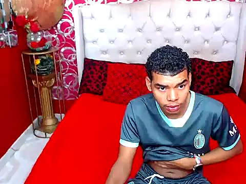 TWOBOYSPEINHOT online show from November 18, 2025, 11:59 pm