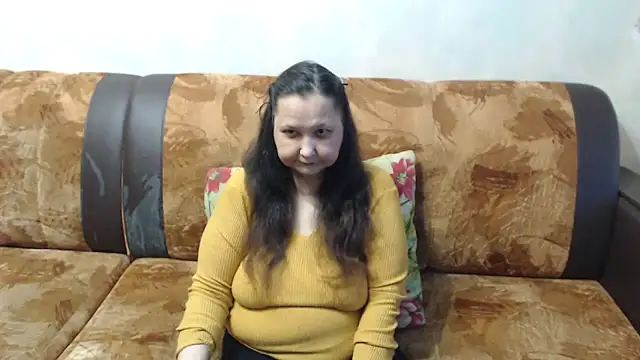 Snapshot of emu-_ chatting on November 19, 2025, 10:04 am emu- online show from November 19, 2025, 10:04 am