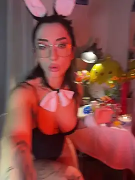 nikkaanderic online show from April 1, 2026, 7:00 pm