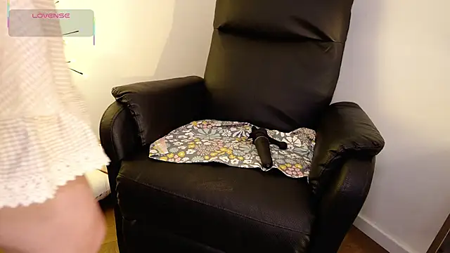 GingerAleMILF online show from December 22, 2025, 10:01 am