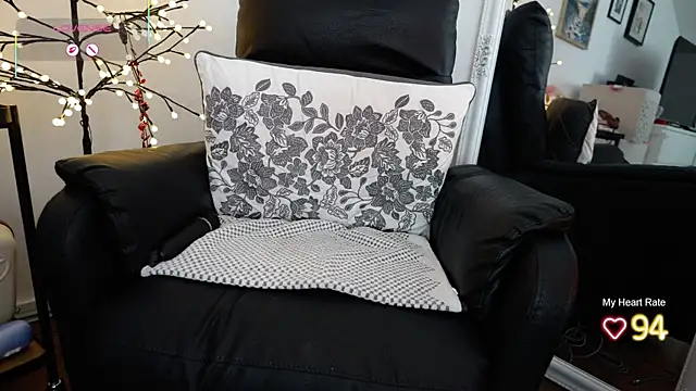 Snapshot of GingerAleMILF chatting on March 7, 2026, 12:13 pm GingerAleMILF online show from March 7, 2026, 12:13 pm