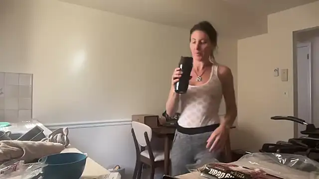 NurseStephania online show from October 9, 2025, 3:32 pm