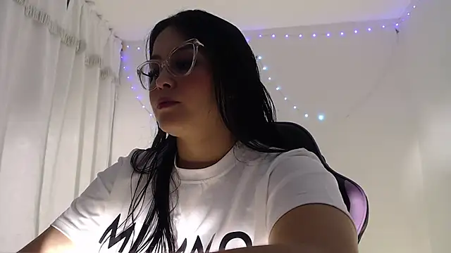 Snapshot of amberbakee chatting on May 26, 2026, 2:13 pm amberbakee online show from May 26, 2026, 2:13 pm