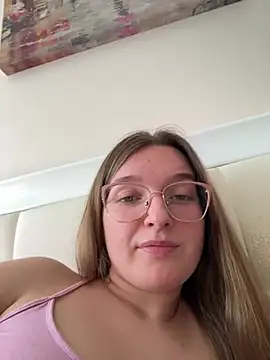 Bellatrisssaa online show from March 13, 2026, 10:33 am