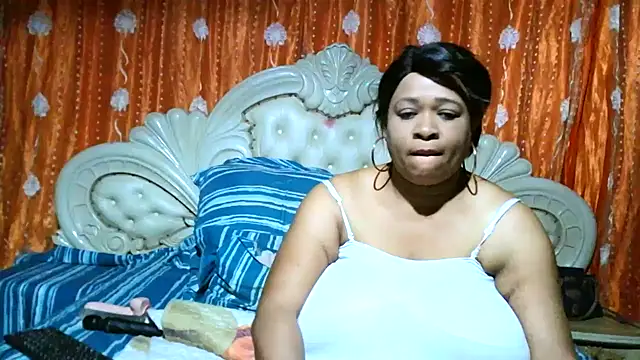 Snapshot of BUSTY_QUEEEN chatting on October 1, 2025, 10:38 pm BUSTY QUEEEN online show from October 1, 2025, 10:38 pm