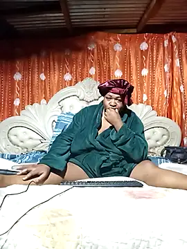 Snapshot of BUSTY_QUEEEN chatting on October 3, 2025, 7:55 pm BUSTY QUEEEN online show from October 3, 2025, 7:55 pm