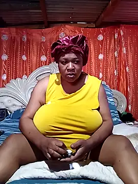 Snapshot of BUSTY_QUEEEN chatting on October 15, 2025, 6:02 am BUSTY QUEEEN online show from October 15, 2025, 6:02 am