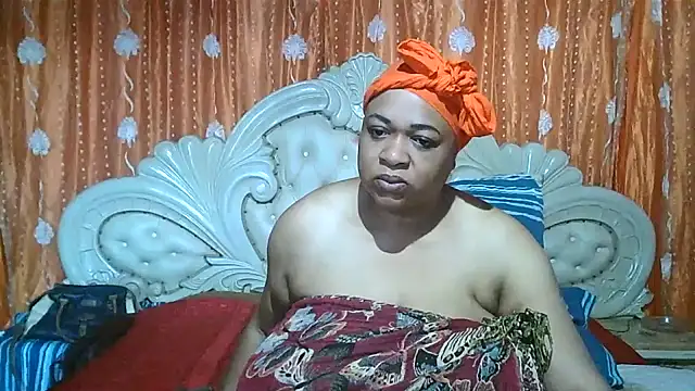 Snapshot of BUSTY_QUEEEN chatting on October 20, 2025, 6:25 am BUSTY QUEEEN online show from October 20, 2025, 6:25 am