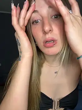 Snapshot of Sashailardi chatting on October 8, 2025, 5:16 am Sashailardi online show from October 8, 2025, 5:16 am