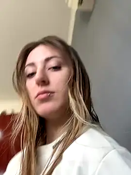 Snapshot of Sashailardi chatting on October 12, 2025, 4:28 pm Sashailardi online show from October 12, 2025, 4:28 pm