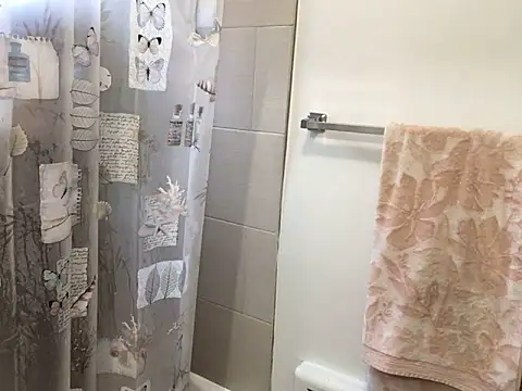 Snapshot of littyleesh1 chatting on October 21, 2025, 2:40 pm littyleesh1 online show from October 21, 2025, 2:40 pm