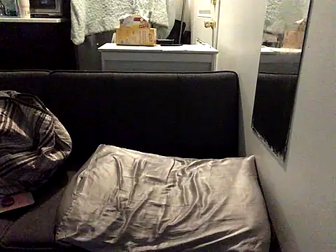 Snapshot of littyleesh1 chatting on December 1, 2025, 4:39 am littyleesh1 online show from December 1, 2025, 4:39 am